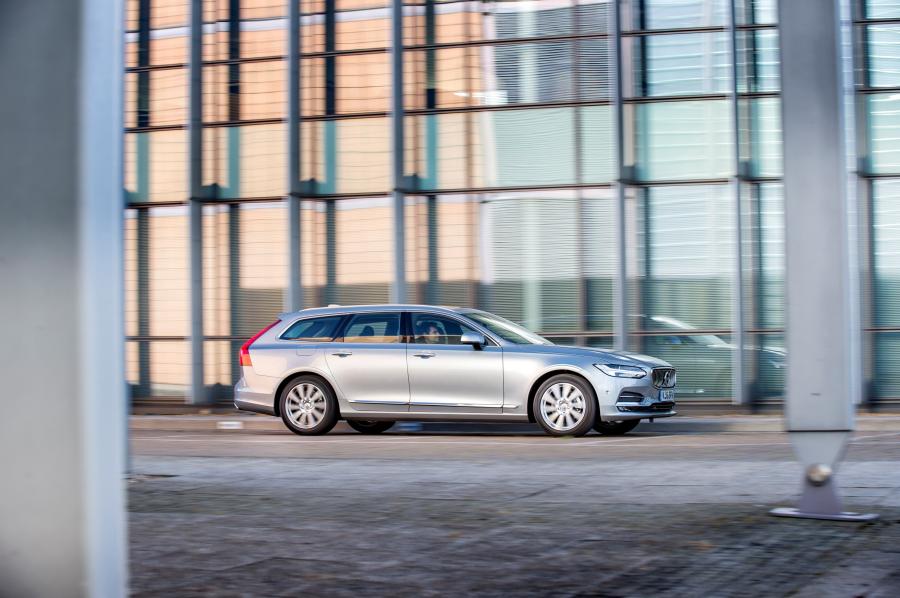 Volvo V90 D4 Inscription 2016 года  (UK) (фото 17 из 30)